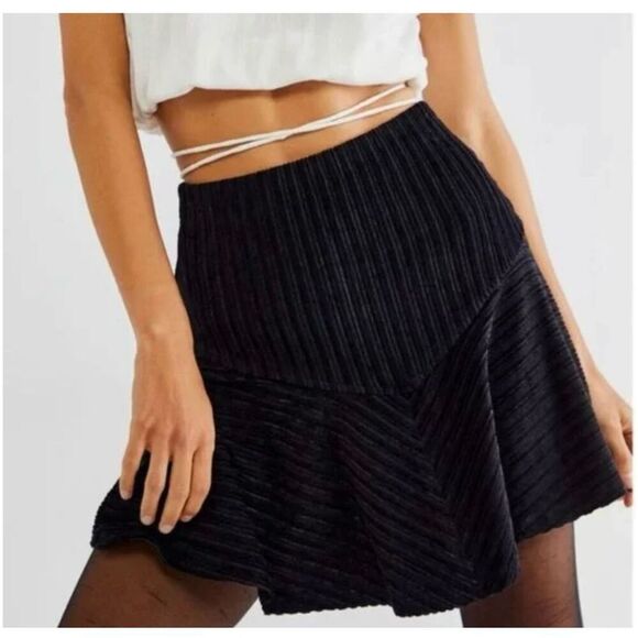 Free People Black Velvet Ribbed High Waisted Flowy Mini Skirt  size xs - Picture 7 of 9